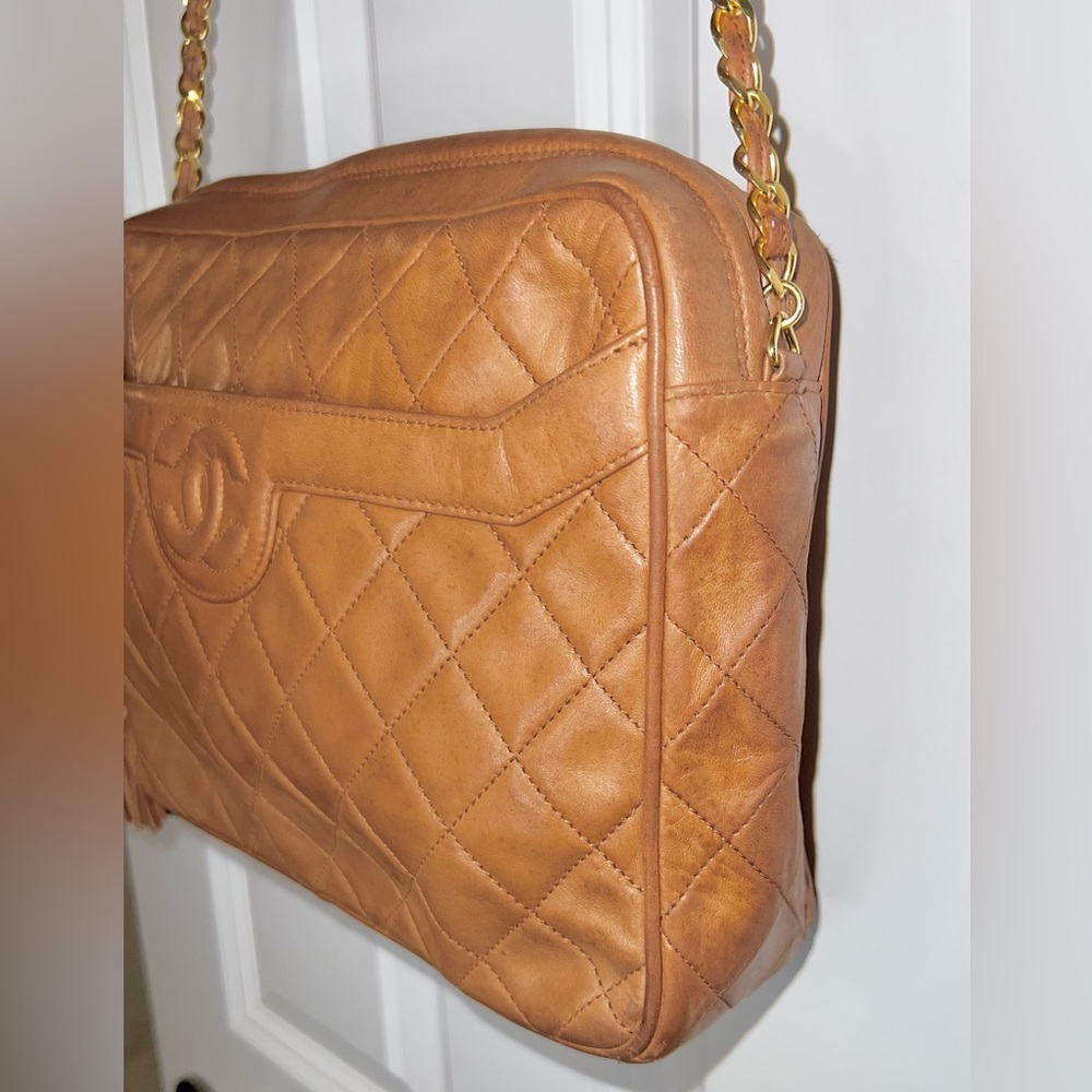Vintage CHANEL CC Tassel Camera Bag in Tan Leather - GUC - Picture 3 of 14